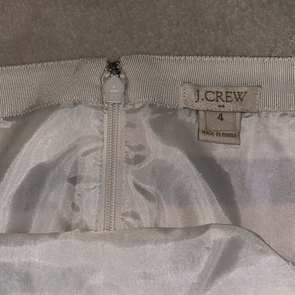 So cute gold, chambray, and white striped skirt. NWOT. Size 4 gold is metallic - Picture 5 of 7